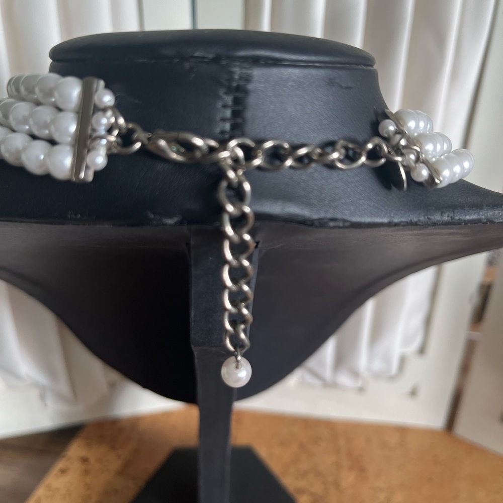 Triple-Strand Pearl Choker - Picture 3 of 4